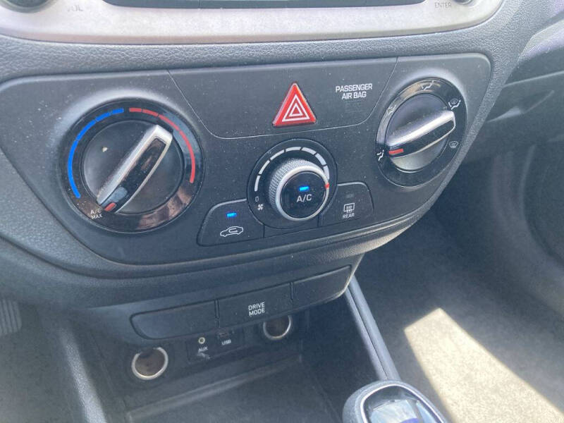 2019-hyundai-accent-se-4dr-sedan-6a (11)