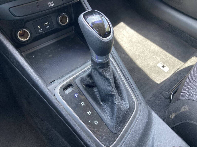 2019-hyundai-accent-se-4dr-sedan-6a (12)