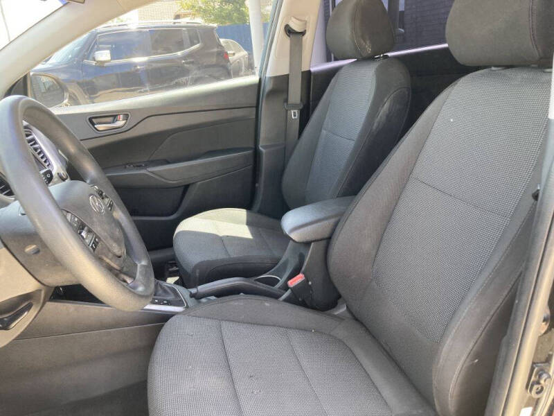 2019-hyundai-accent-se-4dr-sedan-6a (13)