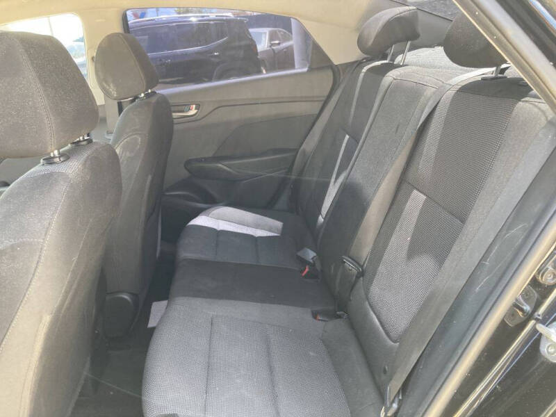 2019-hyundai-accent-se-4dr-sedan-6a (14)