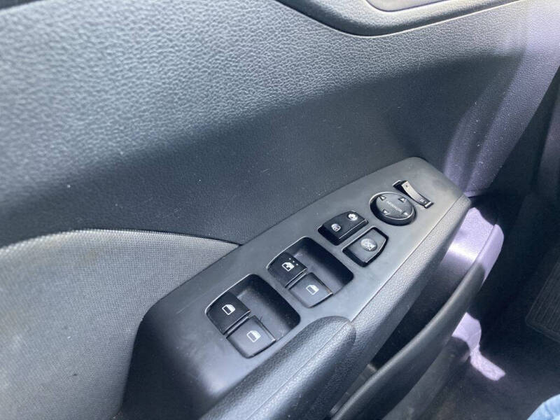 2019-hyundai-accent-se-4dr-sedan-6a (9)