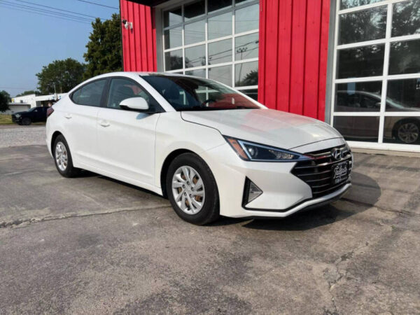 2019-hyundai-elantra-se-sedan-4d