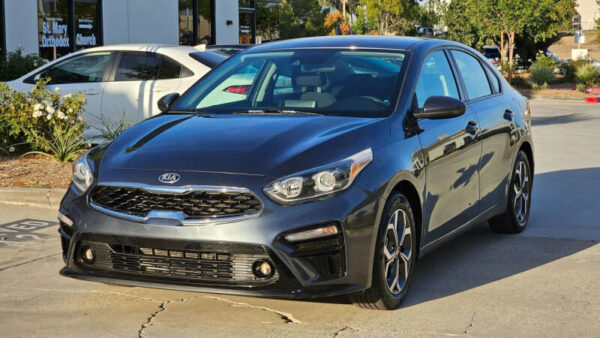 2019-kia-forte-lxs-4dr-sedan (2)