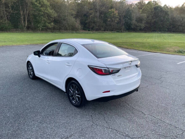2019-toyota-yaris-l-4dr-sedan-6a (1)