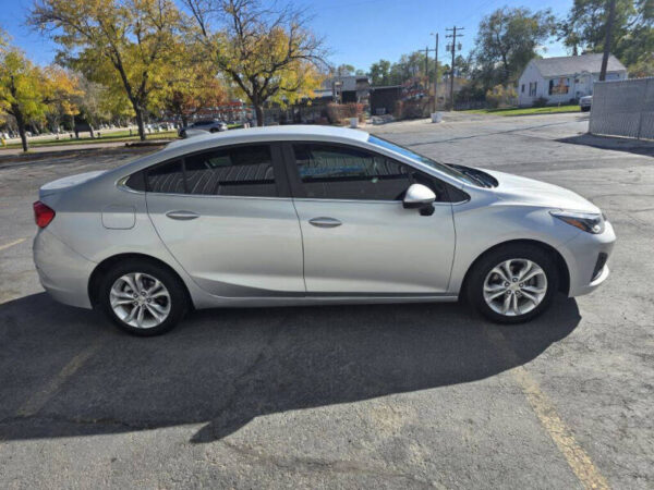 2019-chevrolet-cruze-lt-4dr-sedan (2)