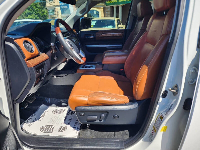 2016-toyota-tundra-1794-edition-4×4-4dr-crewmax-cab-pickup-sb-5-7l-v8 (11)