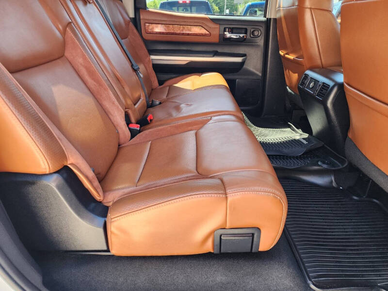 2016-toyota-tundra-1794-edition-4×4-4dr-crewmax-cab-pickup-sb-5-7l-v8 (32)