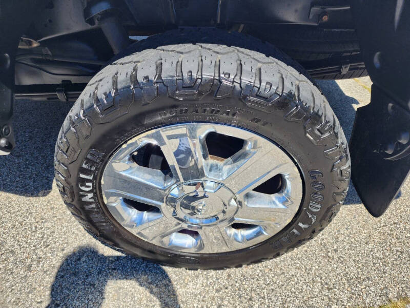 2016-toyota-tundra-1794-edition-4×4-4dr-crewmax-cab-pickup-sb-5-7l-v8 (35)